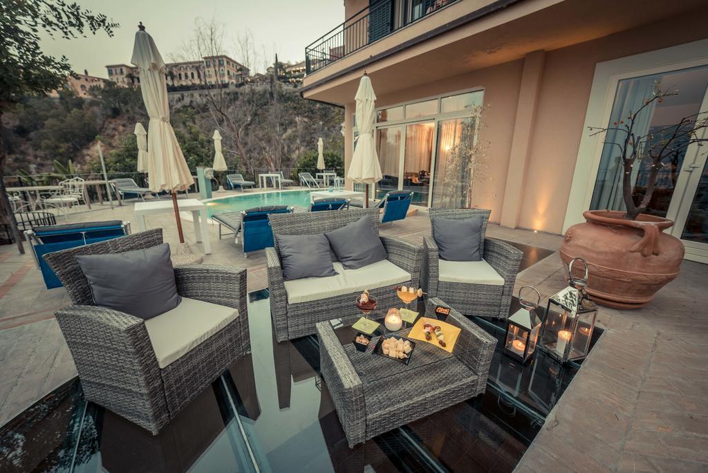 Meridiana Hotel タオルミーナ エクステリア 写真
